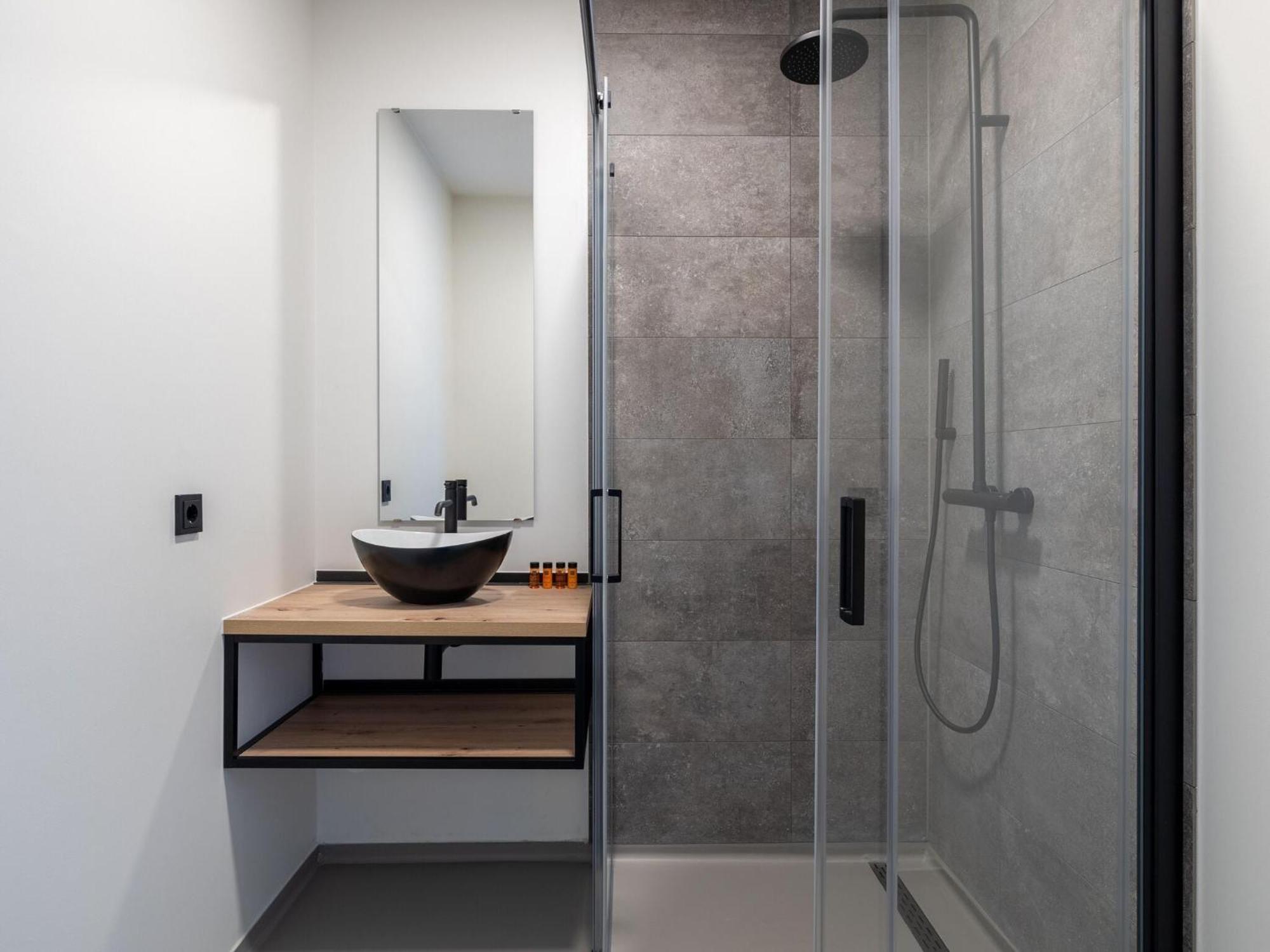 Lush With Water Views Appartement