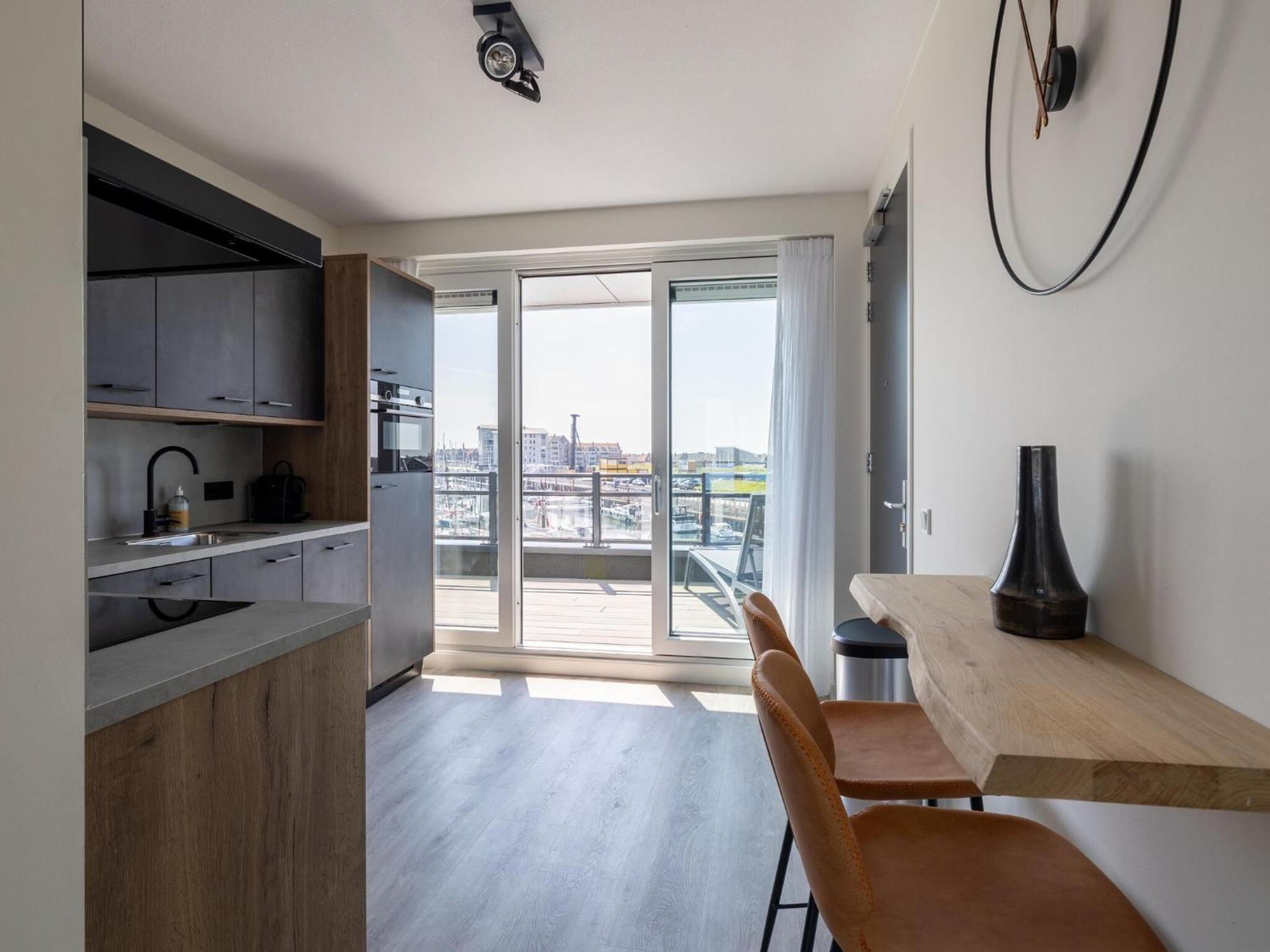 Lush With Water Views Appartement