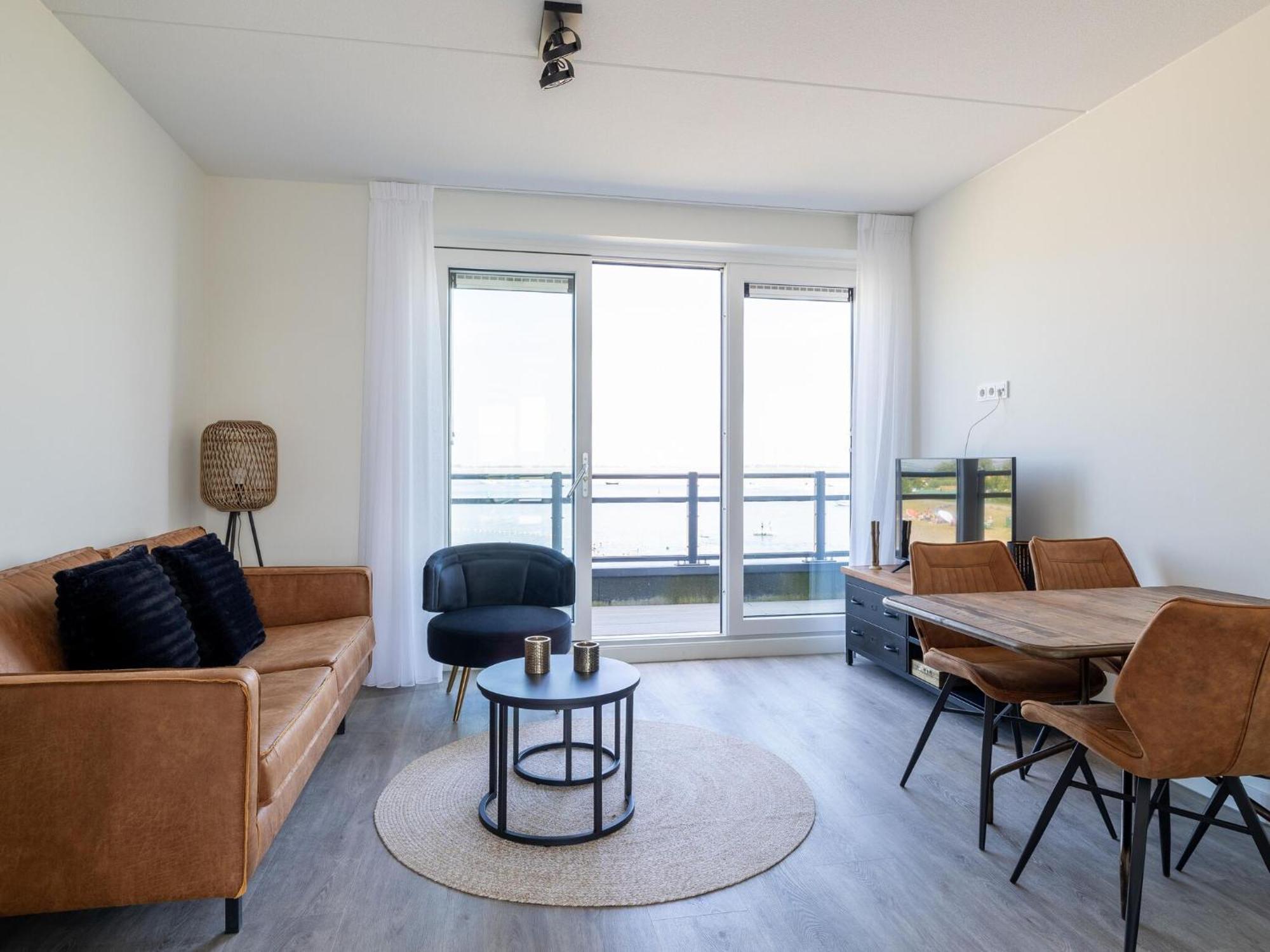 Lush With Water Views Appartement *
